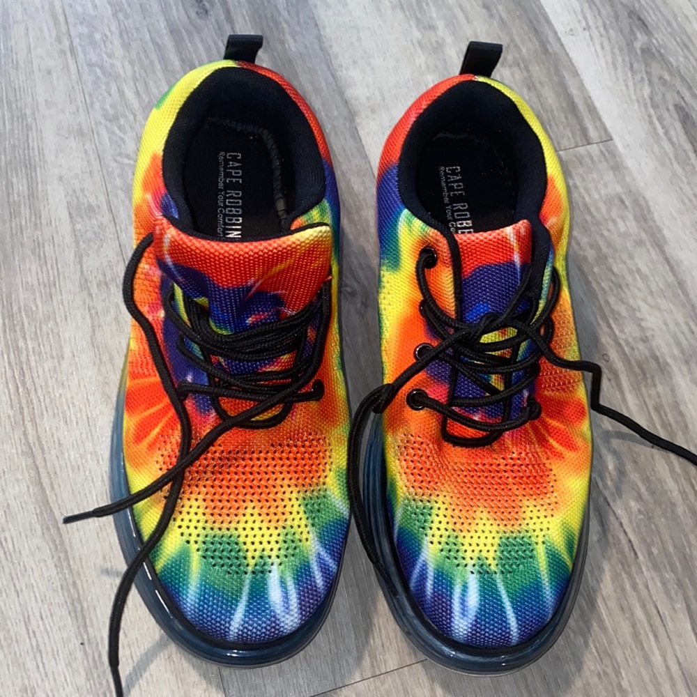 TIE DYE SNEAKERS 🌈